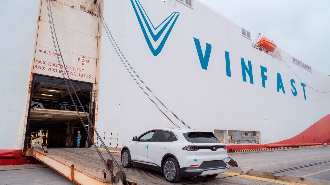 Thêm một lô 1.879 xe VinFast VF8 xuất khẩu sang Mỹ