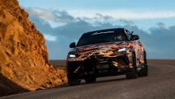 Lamborghini Urus lập kỷ lục tại đường đua Pikes Peak