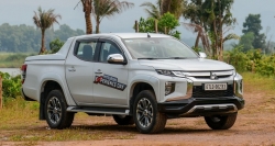 Ford Ranger bị lật đổ bởi Mitsubishi Triton lần thứ hai trong năm