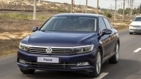 Volkswagen Passat giảm giá 