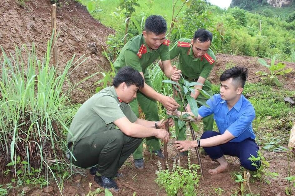 Quán quân Tiếng hát công nhân gọi tên Trần Ngọc Đỉnh