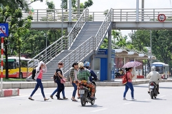 Tiềm ẩn nguy cơ mất an toàn từ việc “ngại” đi cầu bộ hành