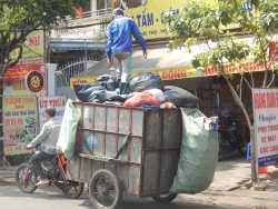 Hoạt động thu gom rác sinh hoạt ở TP HCM: Đạt hiệu quả, nhưng còn đó nhiều nỗi lo!