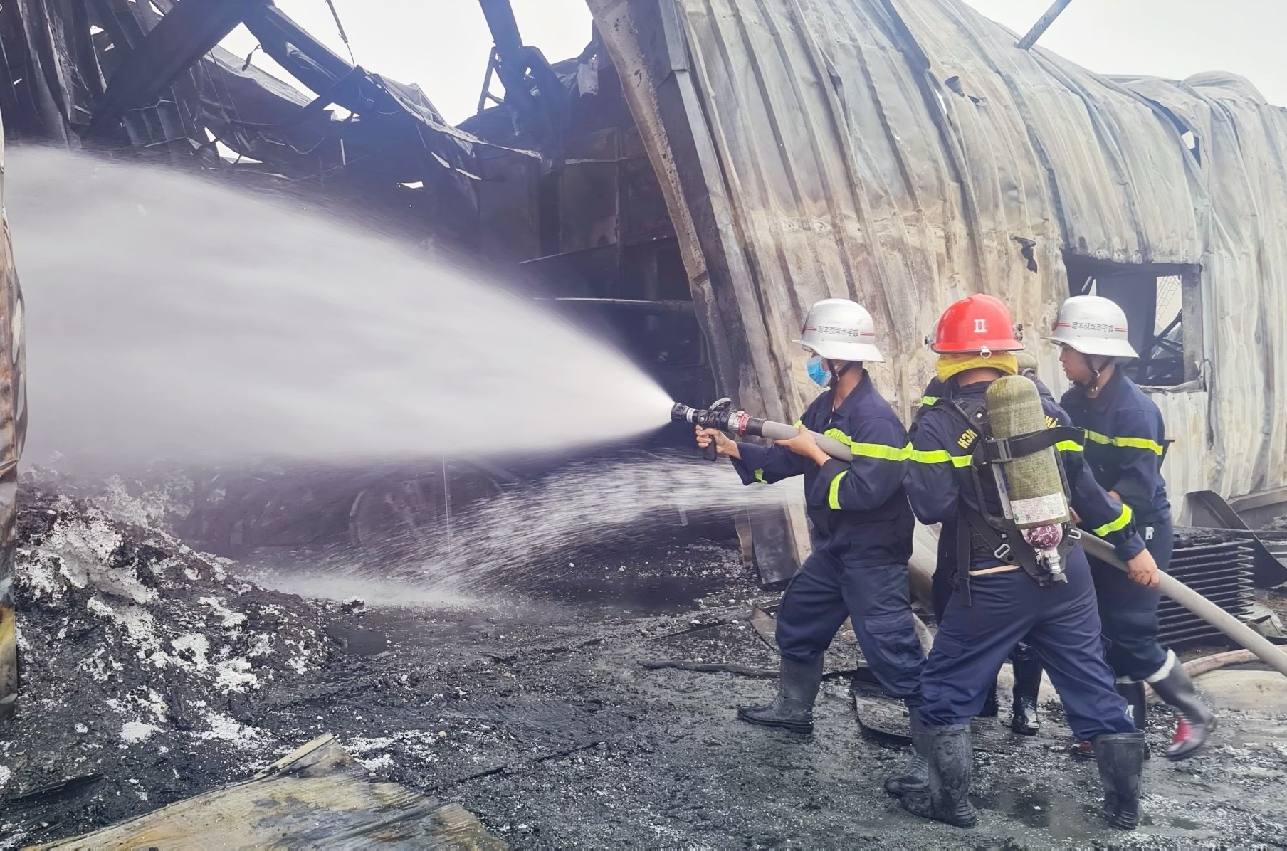 Hé lộ nguyên nhân ban đầu vụ cháy nhà xưởng ở Khu công nghiệp Vân Trung, Bắc Giang