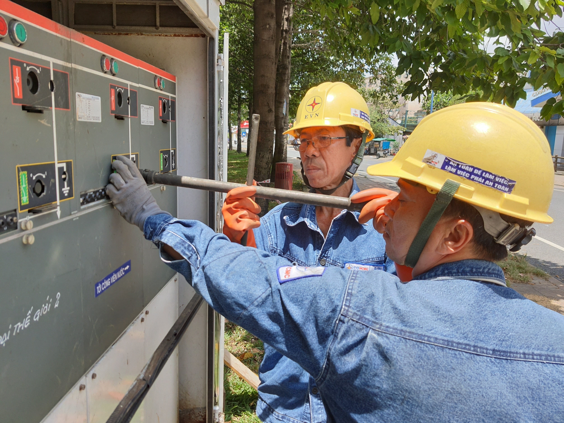 Không để người lao động nào ở lại phía sau trong cuộc chuyển đổi số của ngành Điện!