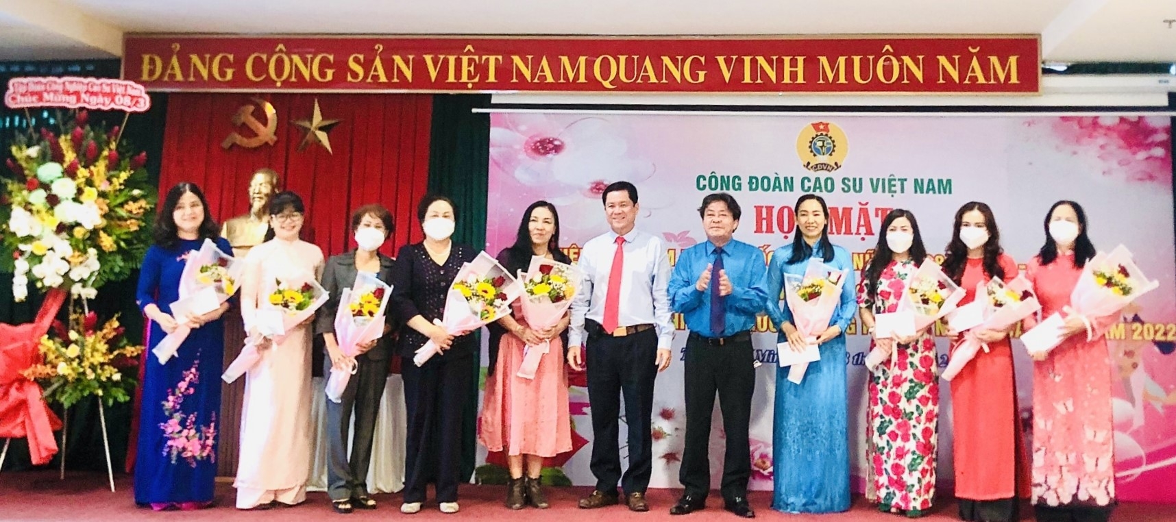 Công đoàn Cao Su Việt Nam tổ chức nhiều hoạt động ý nghĩa tri ân lao động nữ