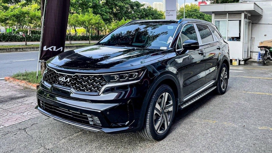 Kia Sorento với logo mới đã có mặt tại đại lý