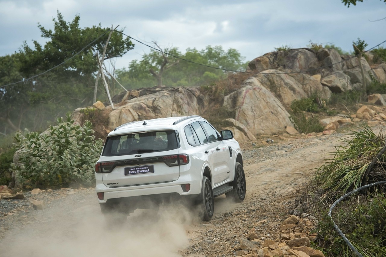 Cảm giác lái Ford Everest 2022 như thế nào?