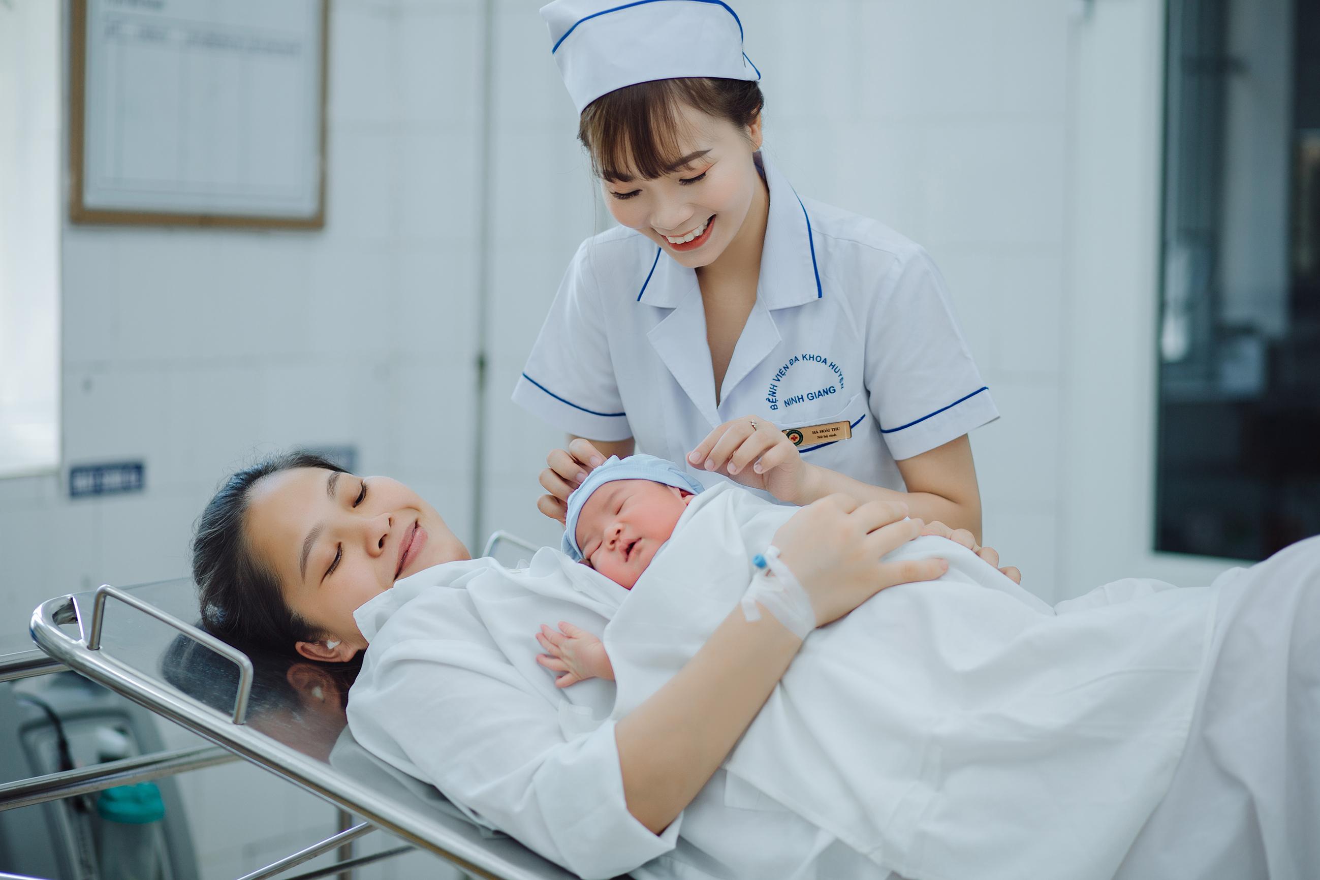 nữ hộ sinh Hà Thị Hoài Thu là nữ hộ sinh giỏi về chuyên môn nhiệt huyết với nghề được bệnh nhân người nhà bệnh nhân và đồng nghiệp yêu quý 
