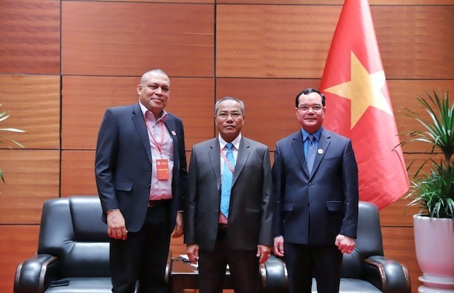 Lãnh đạo Tổng LĐLĐ Việt Nam tiếp đại biểu quốc tế đến chúc mừng Đại hội