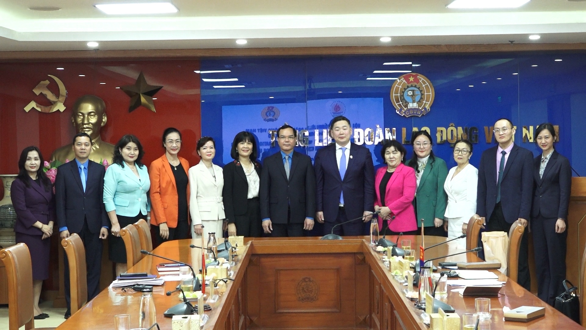 Tổng LĐLĐ Việt Nam và Tổng Công đoàn Mông Cổ thúc đẩy hợp tác vì người lao động