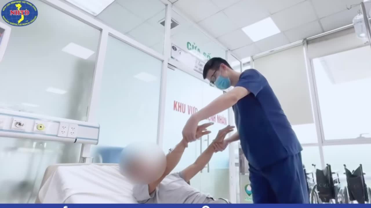 Người lao động ngoài trời cẩn thận với nguy cơ sốc nhiệt, kiệt sức và các biến chứng khác